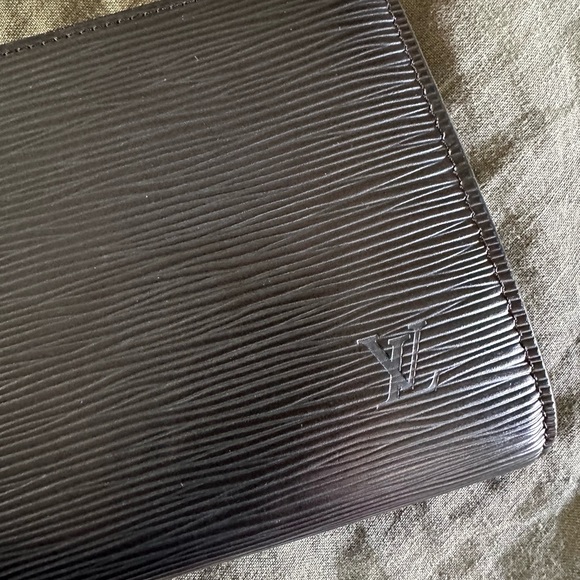 VINTAGE Louis Vuitton Pochette Accessoire in black Epi Leather - Picture 2 of 14